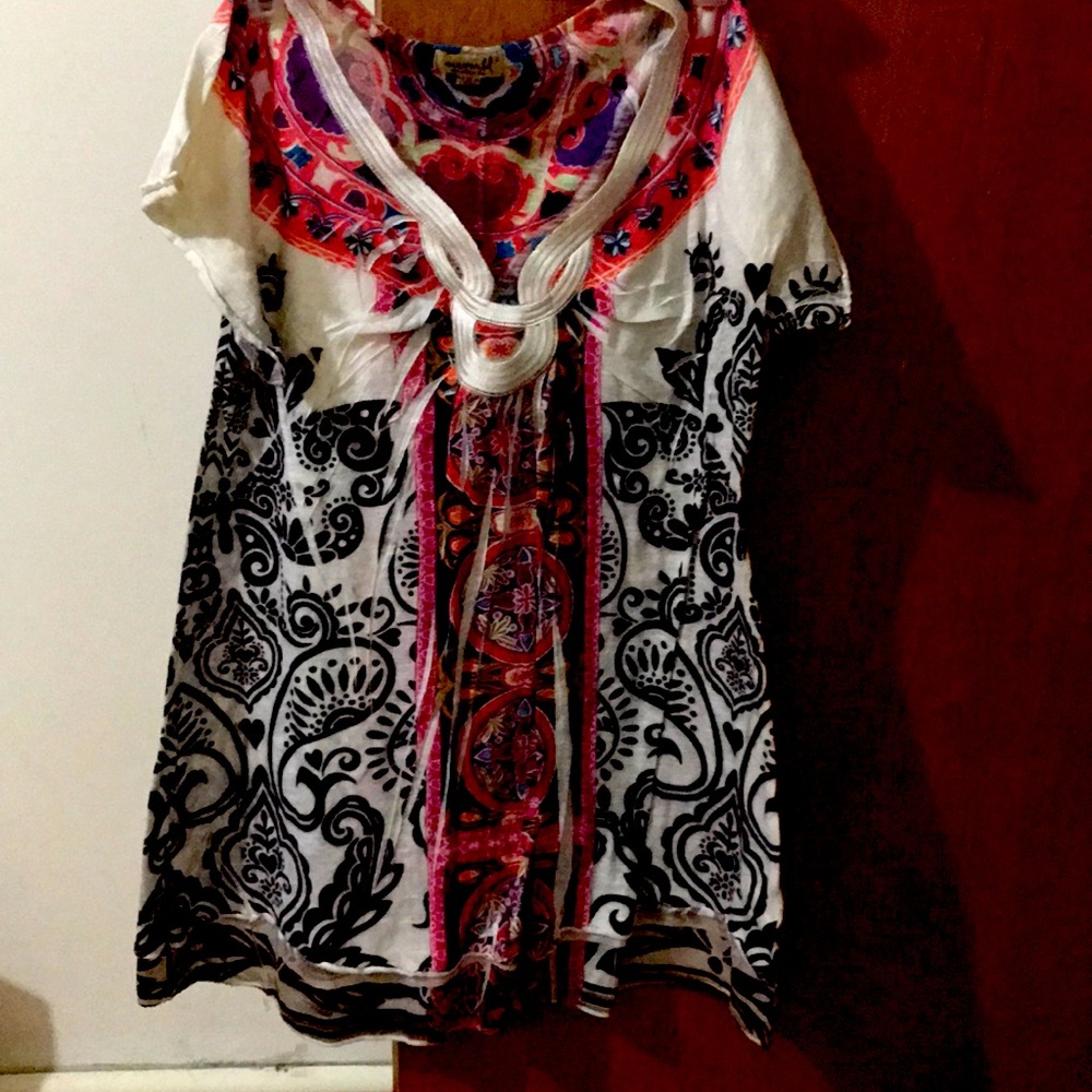 Beautiful tunic with cool design around neckline